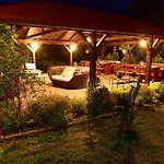 Oraz Bed & Breakfast 3*