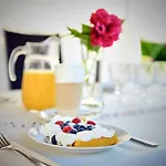 Oraz Bed & Breakfast 3*