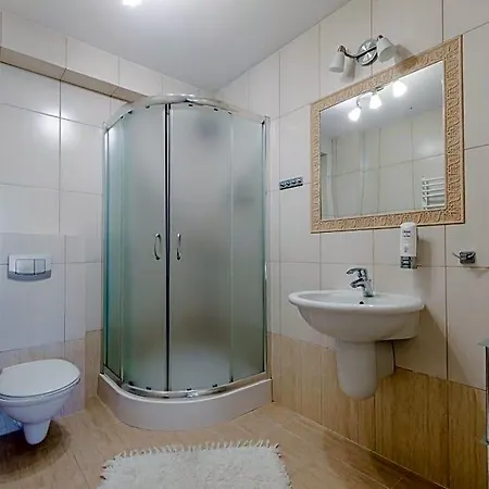לינה וארוחת בוקר Oraz 3*